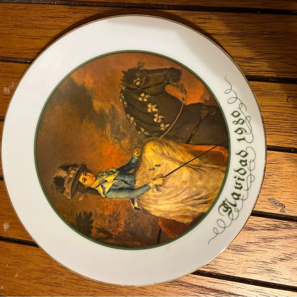 White and Green‎ Dinnerware Collection for Elegant Dining
